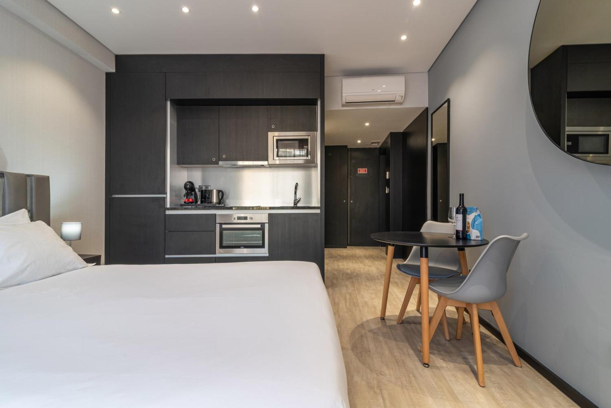 Dom Luis Flats Apartment บีลาโนวาเดกายา ภายนอก รูปภาพ