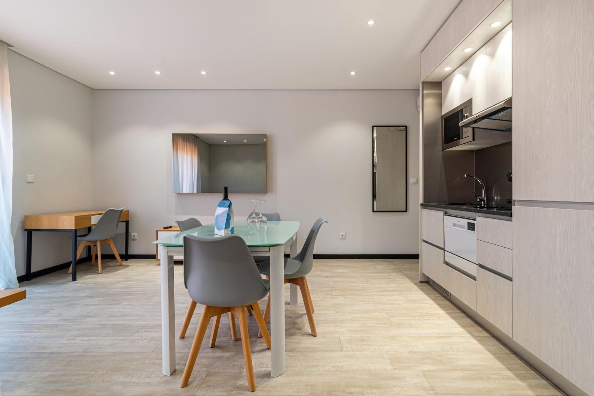 Dom Luis Flats Apartment บีลาโนวาเดกายา ภายนอก รูปภาพ