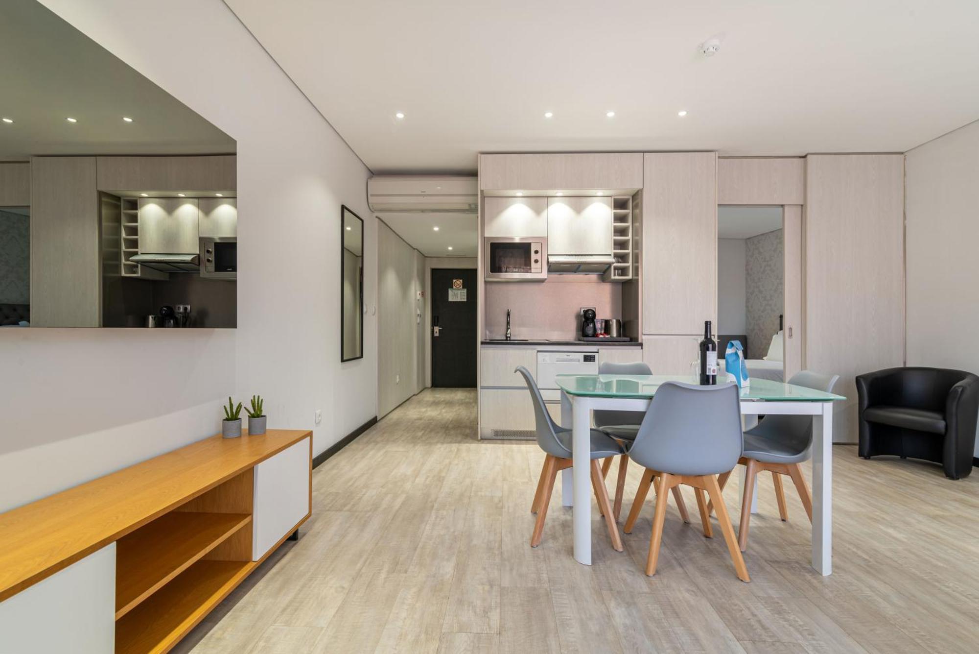 Dom Luis Flats Apartment บีลาโนวาเดกายา ภายนอก รูปภาพ